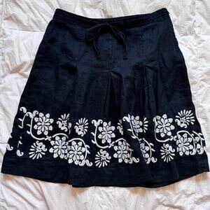 Ann Taylor Black white linen floral embroidered skirt size 10 ruffle cottagecore
